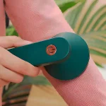 Устройство За Премахване На Мъх и Власинки От Тъкани - FUZZOFF®, ustroistvo za premahvane na mah i vlasinki ot takani fuzzoff