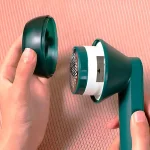 Устройство За Премахване На Мъх и Власинки От Тъкани - FUZZOFF®, ustroistvo za premahvane na mah i vlasinki ot takani fuzzoff